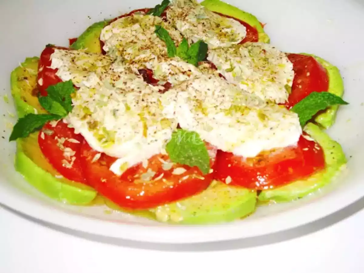 Mozzarella com Tomate e Abacate