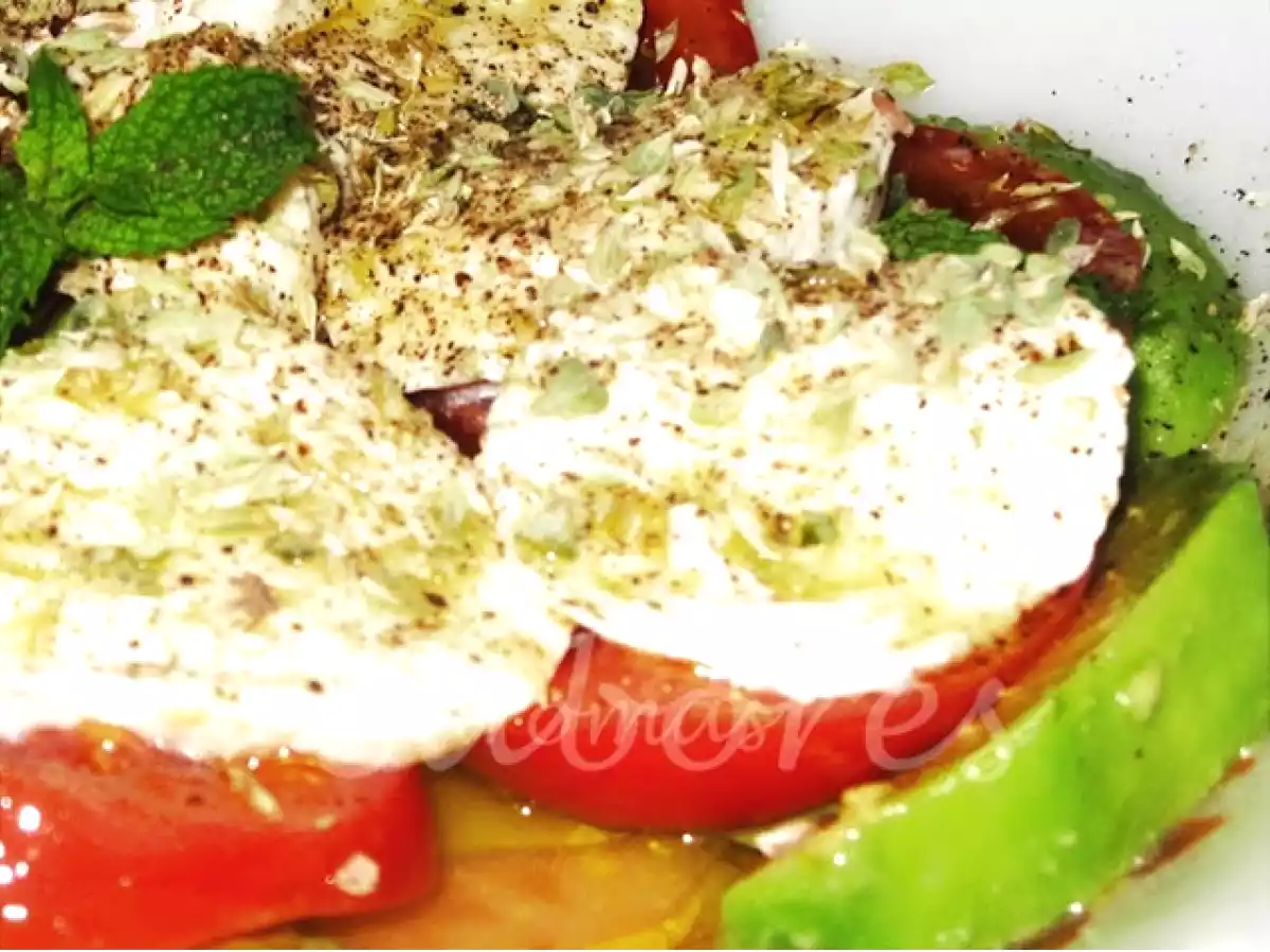 Mozzarella com Tomate e Abacate - foto 2