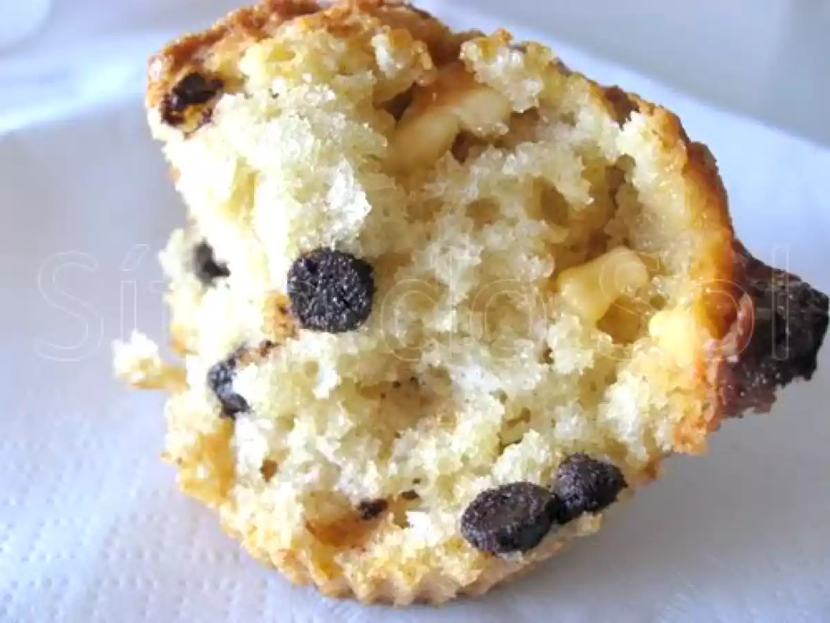 Muffins com pepitas de chocolate preto e branco - foto 4