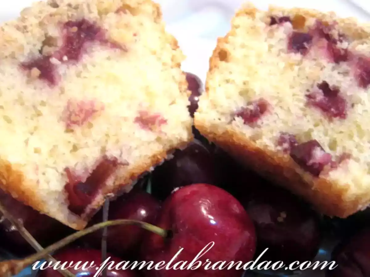 Muffins de Cereja com Cobertura Crocante