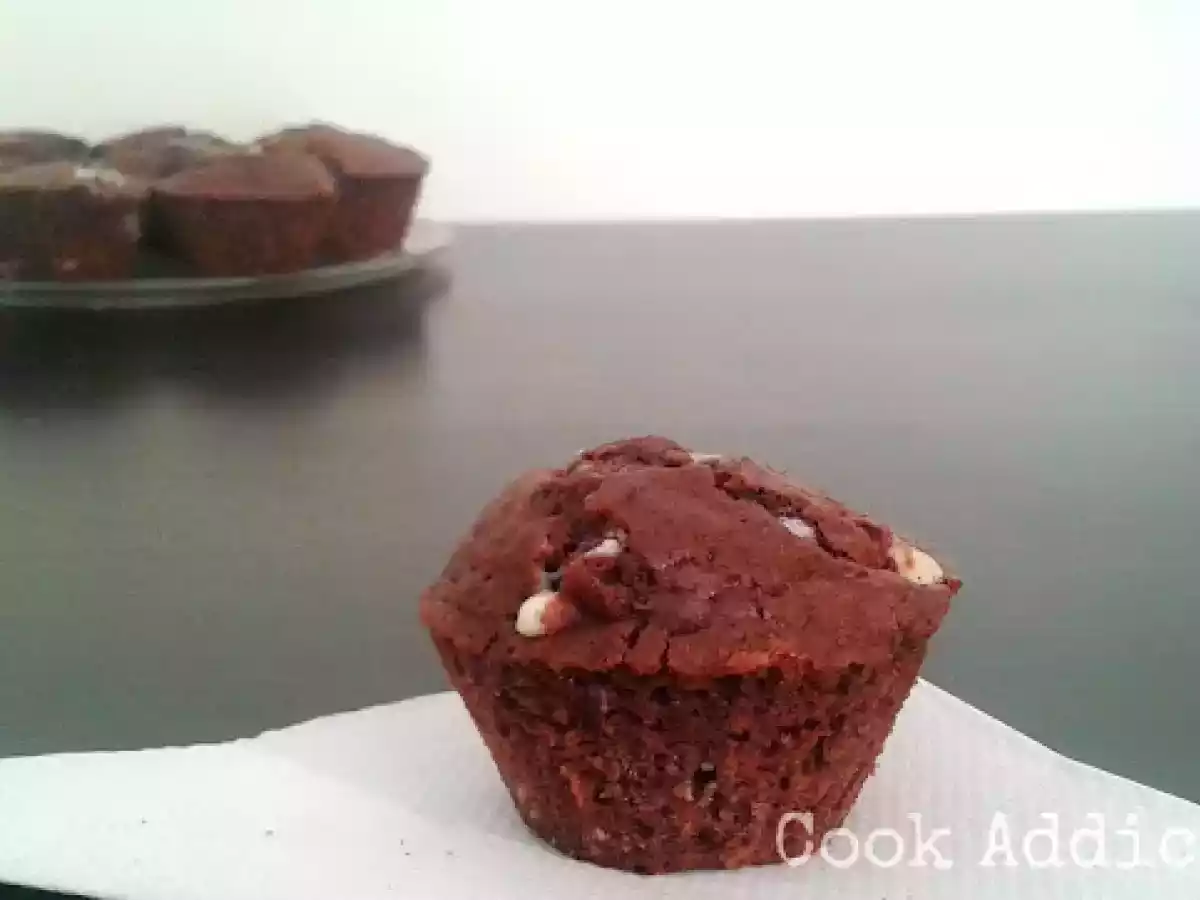 Muffins de chocolate com pedaços de chocolate branco