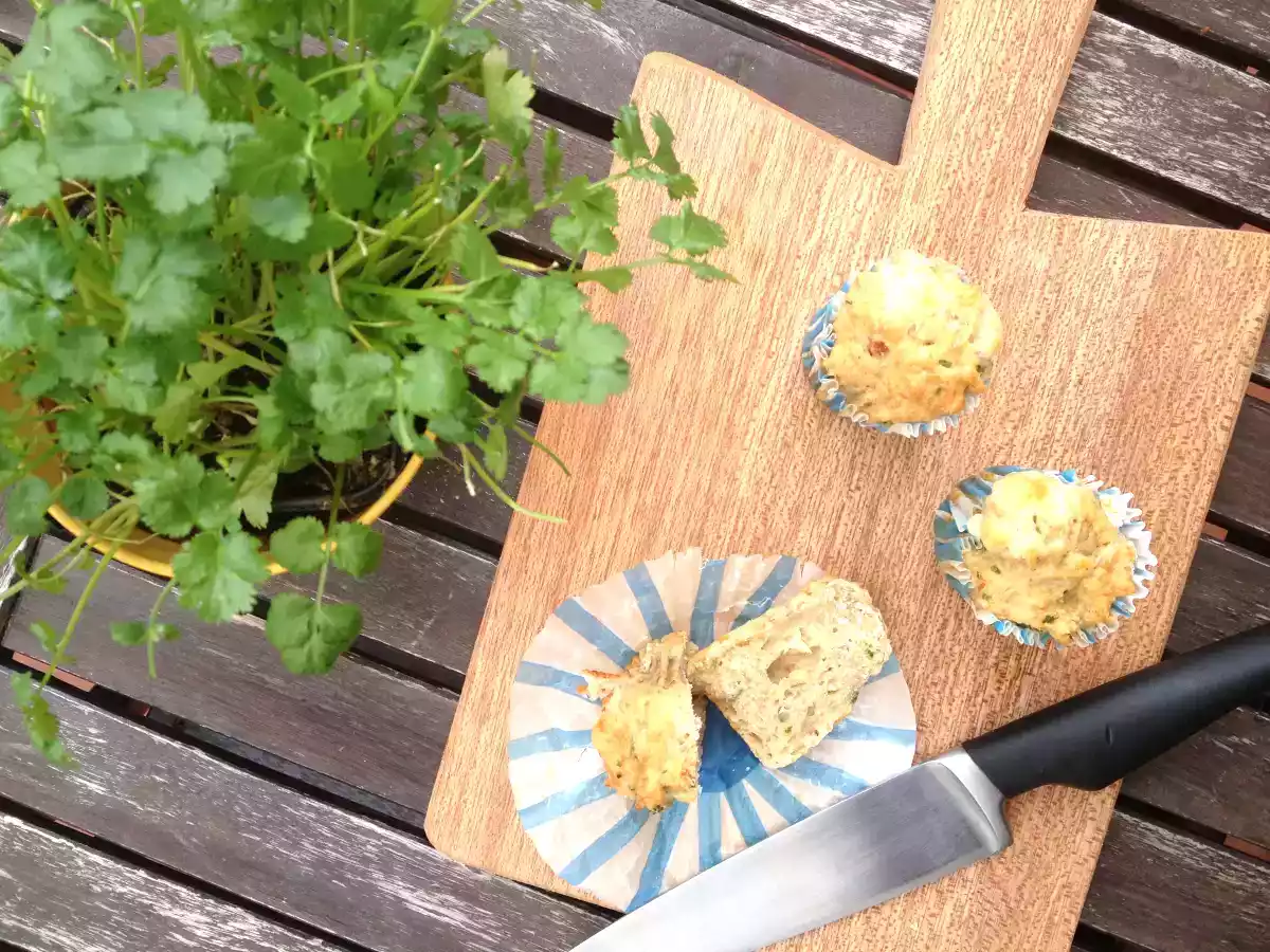 Muffins de mozzarela fresca e fiambre.