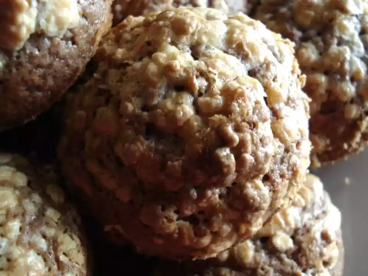 MUFFINS DE NESQUIK COBERTOS DE ESCAMAS DE CHOCOLATE BRANCO...