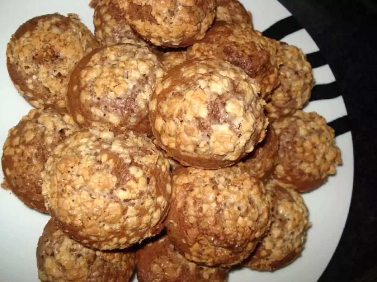 MUFFINS DE NESQUIK COBERTOS DE ESCAMAS DE CHOCOLATE BRANCO... - foto 2