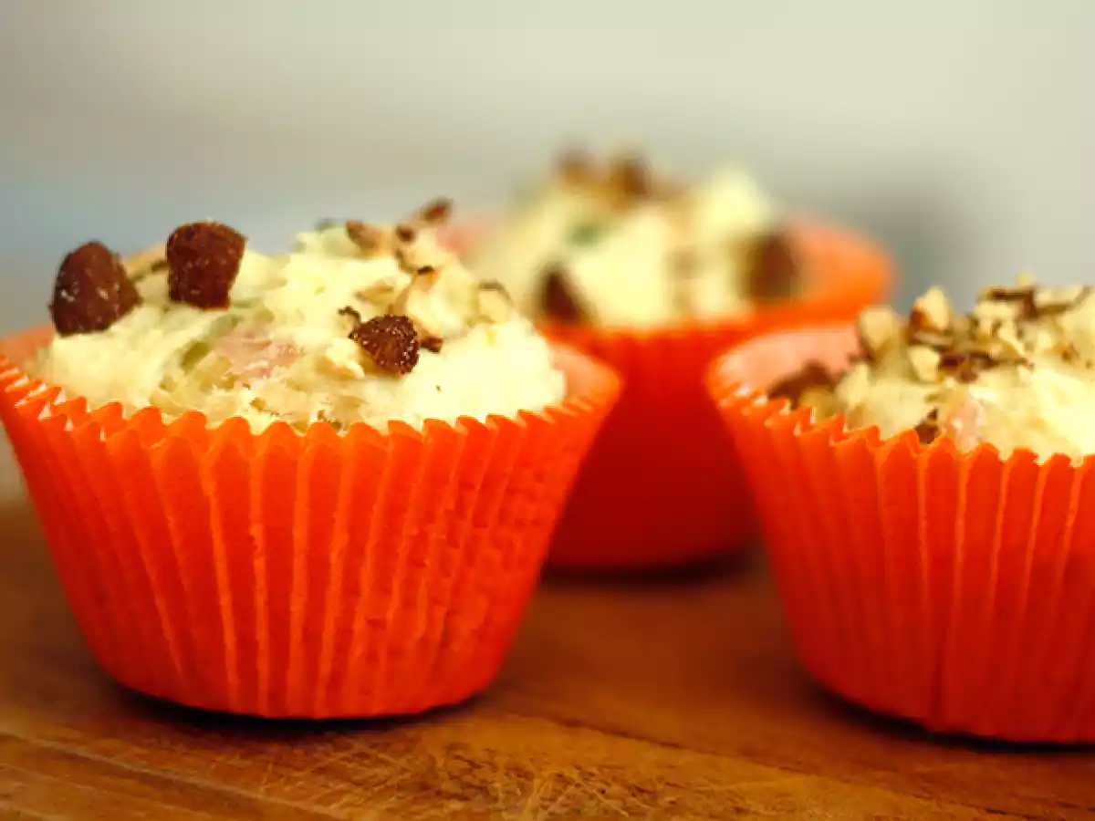 Muffins de peito de peru com amêndoas defumadas