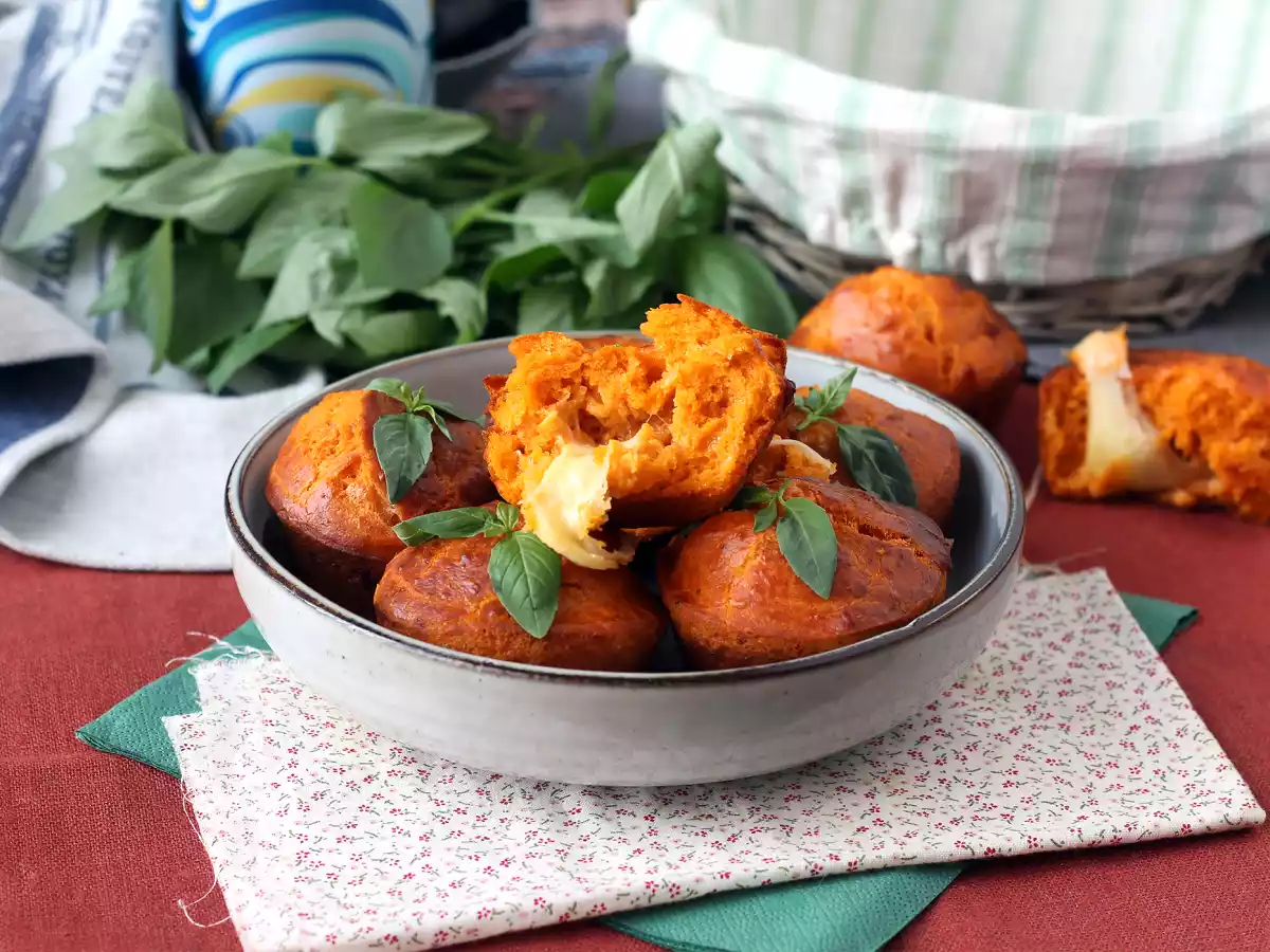 Muffins salgados, sabor tomate e mussarela - foto 4