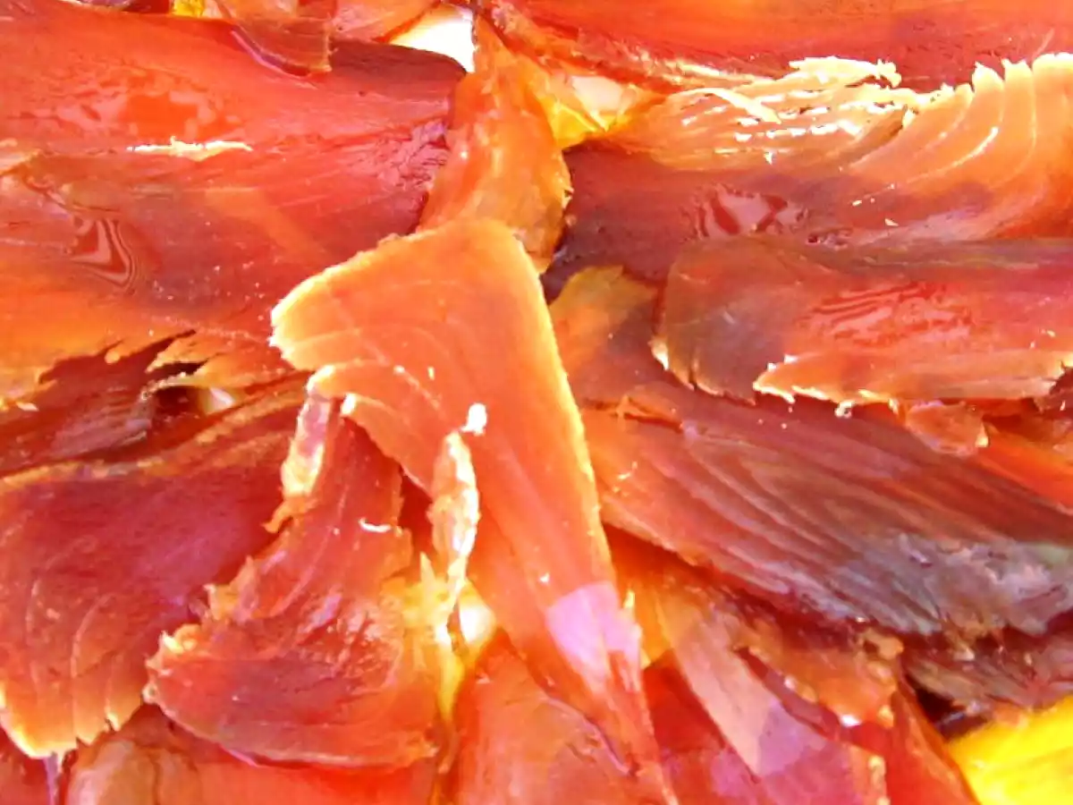Muxama de Atum com amêndoa torrada do algarve