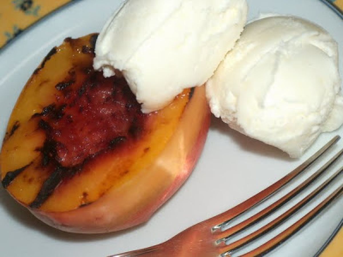 NECTARINA ASSADA COM CREME DE MASCARPONE
