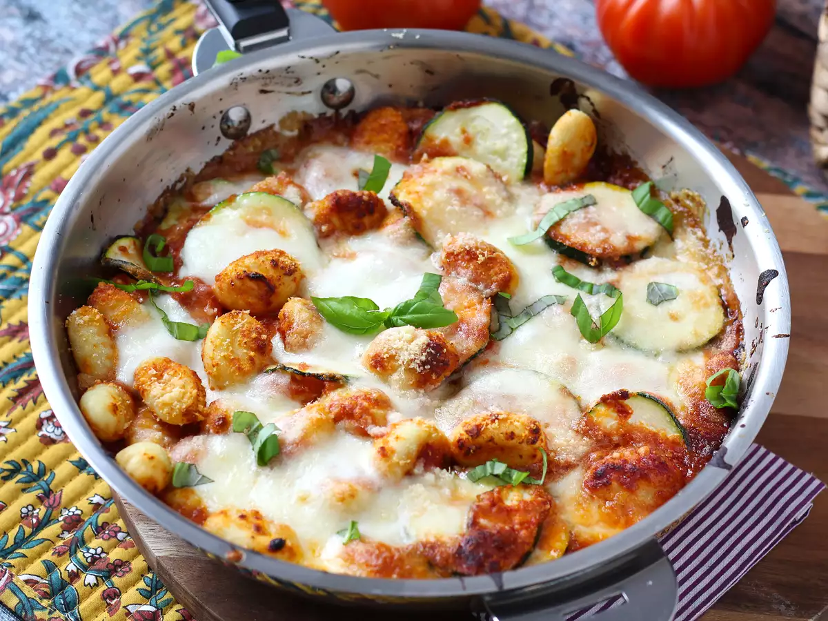Nhoque ao forno com molho de tomate, queijo e curgete (abobrinha) - foto 2