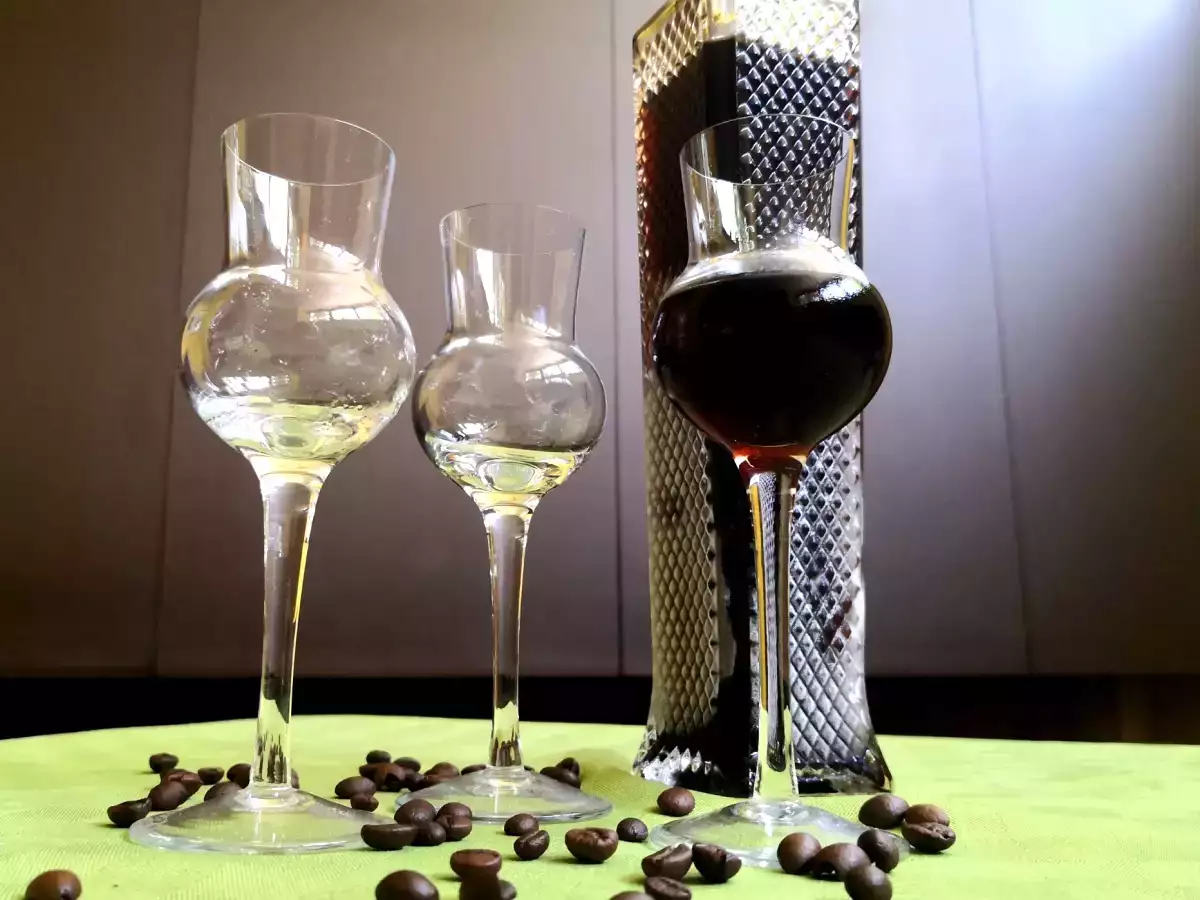 Nocino: licor italiano tradicional à base de nozes - foto 2