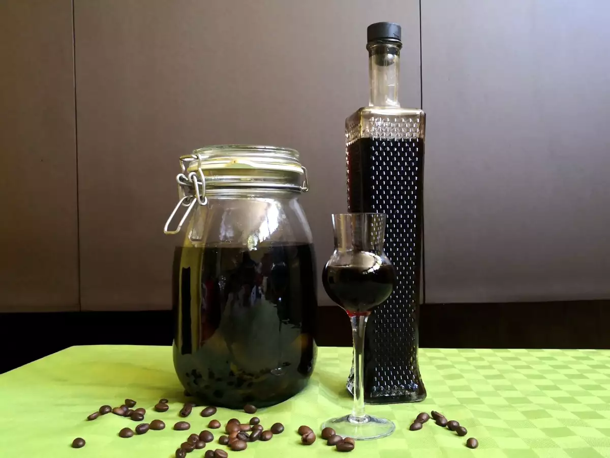 Nocino: licor italiano tradicional à base de nozes - foto 3