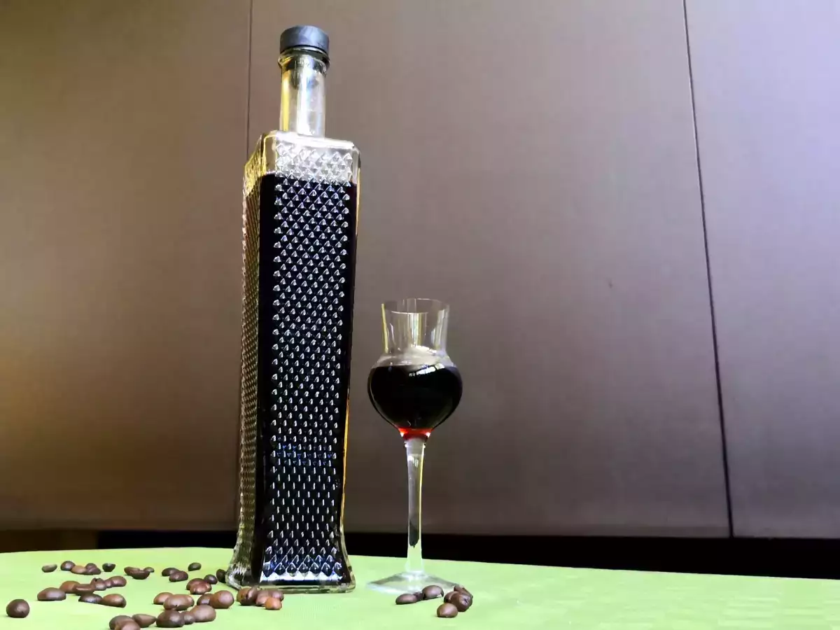 Nocino: licor italiano tradicional à base de nozes - foto 4