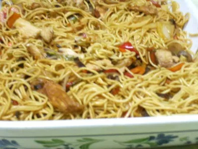 Noodles com Legumes chineses e carne porco