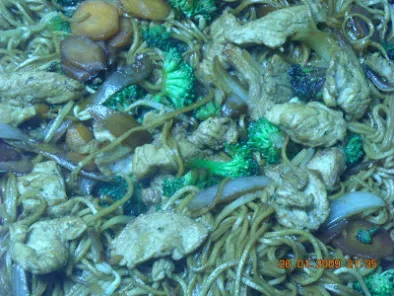 Noodles Com Legumes e Peru