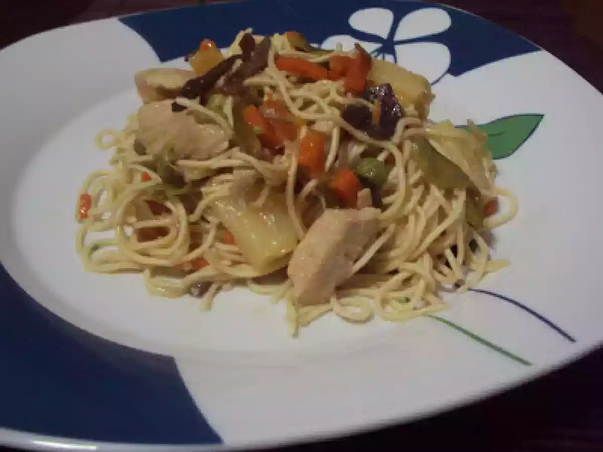 Noodles com Peru, Ananás e Legumes Chineses