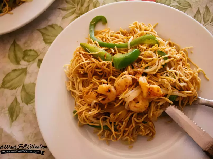 Noodles com pimento, cebola e camarão - foto 3
