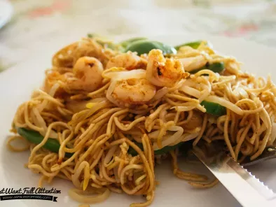Noodles com pimento, cebola e camarão - foto 2