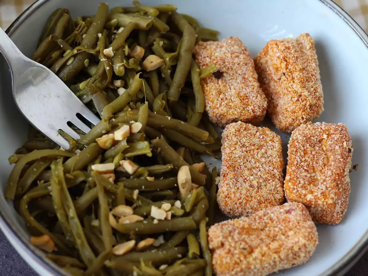 Nuggets de tofu crocantes e feijão verde (vagens) na Air Fryer - foto 3