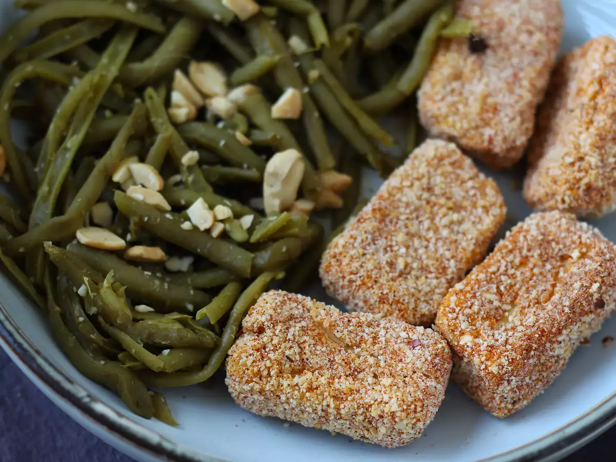Nuggets de tofu crocantes e feijão verde (vagens) na Air Fryer - foto 4