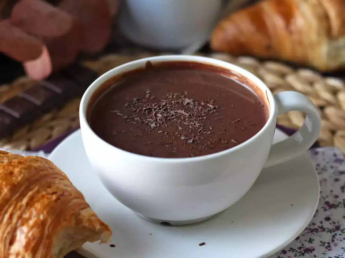 O melhor chocolate quente caseiro: denso, brilhante e cheio de sabor - foto 2
