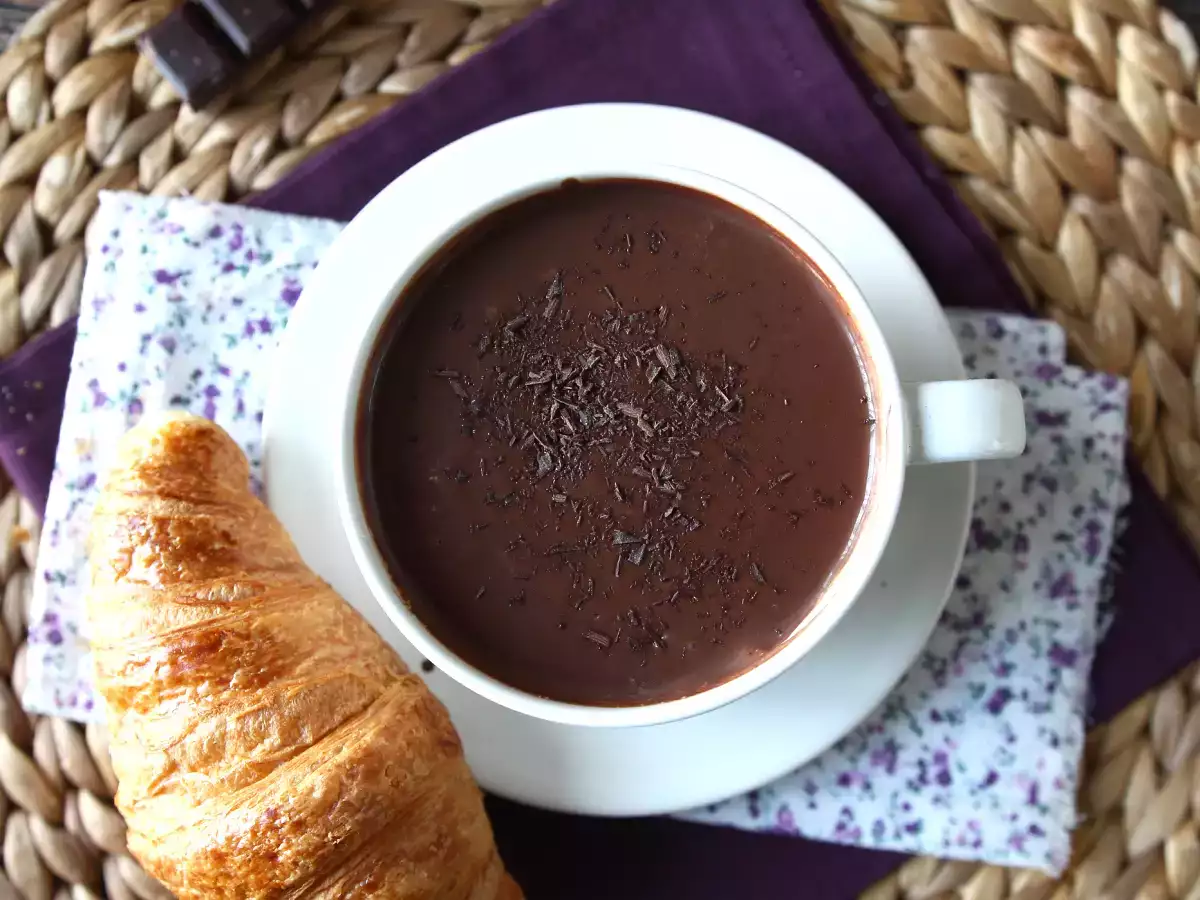 O melhor chocolate quente caseiro: denso, brilhante e cheio de sabor - foto 4