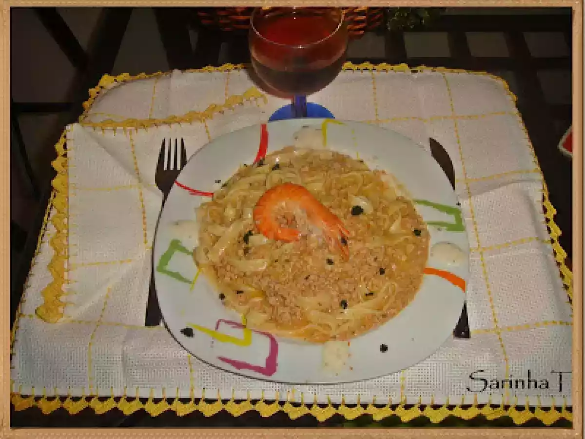 O Tagliatelle Nido com Carne no Mar