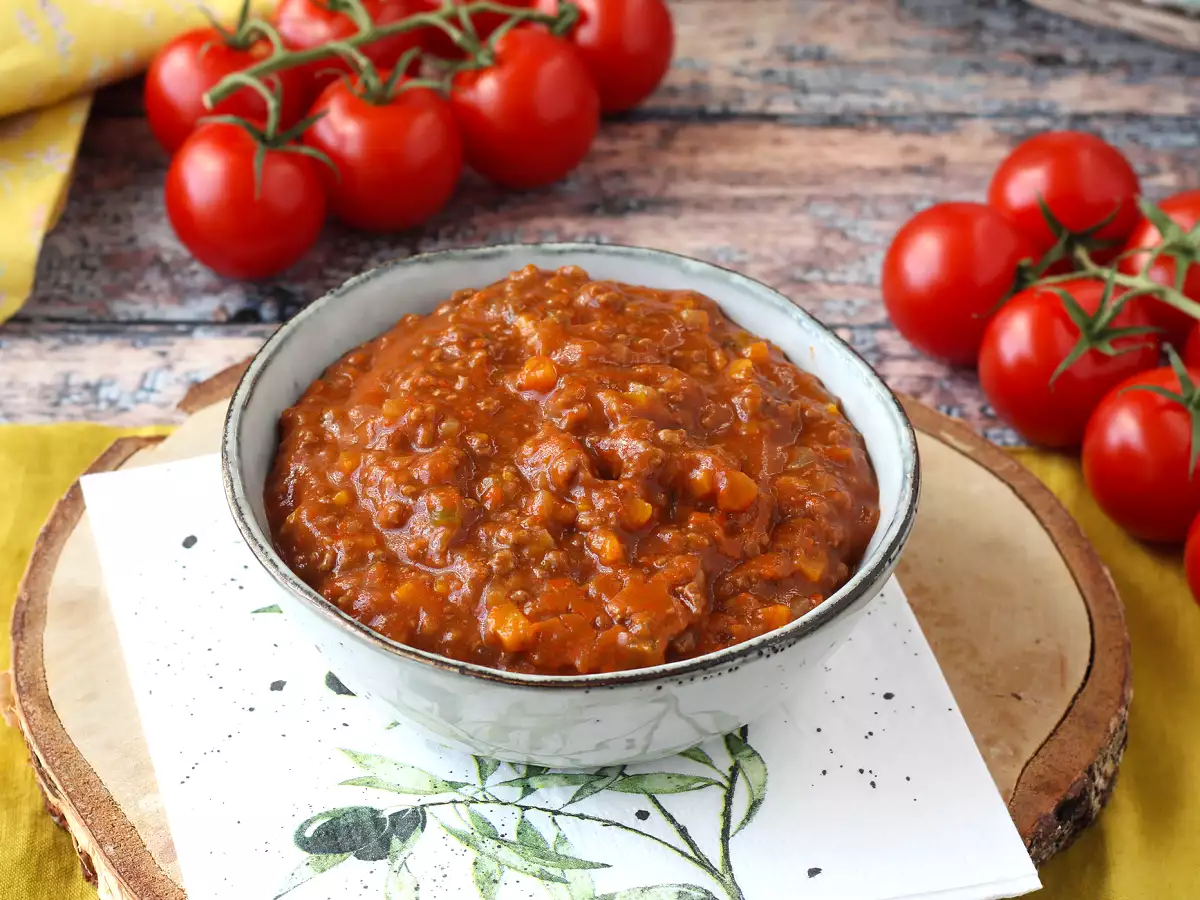 O verdadeiro molho à bolonhesa caseiro (Ragù alla Bolognese italiano) - foto 4