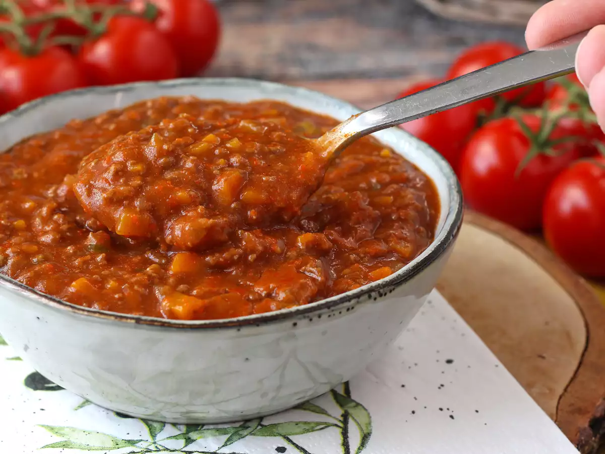 O verdadeiro molho à bolonhesa caseiro (Ragù alla Bolognese italiano) - foto 5