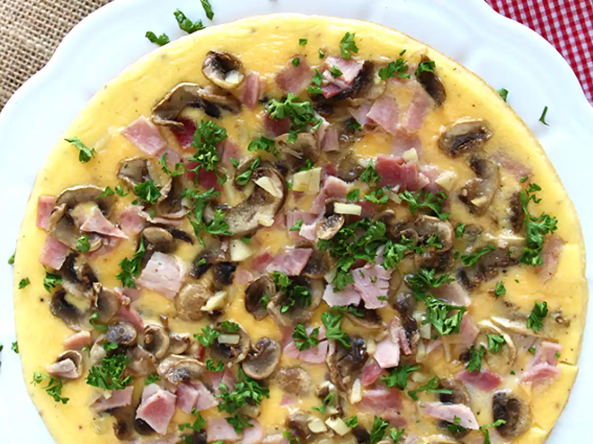 Omelete de cogumelo, fiambre e salsa - foto 2