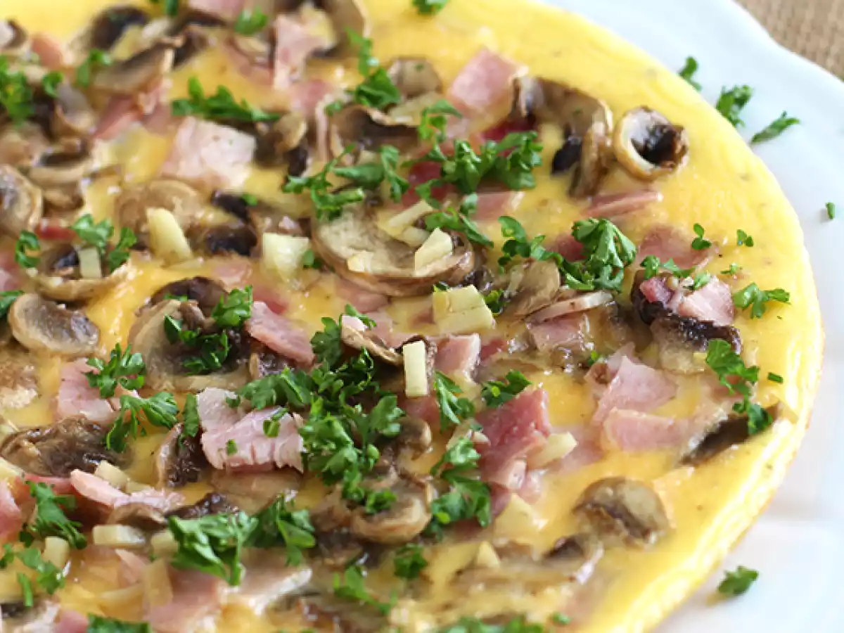 Omelete de cogumelo, fiambre e salsa - foto 4