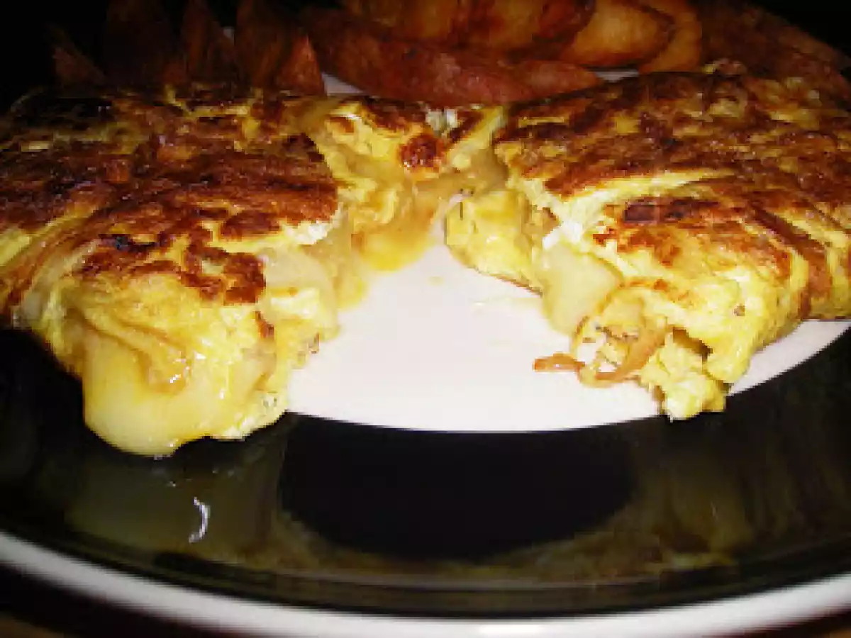 Omlete de Alho e Cebola Caramelizada com Queijo - foto 2