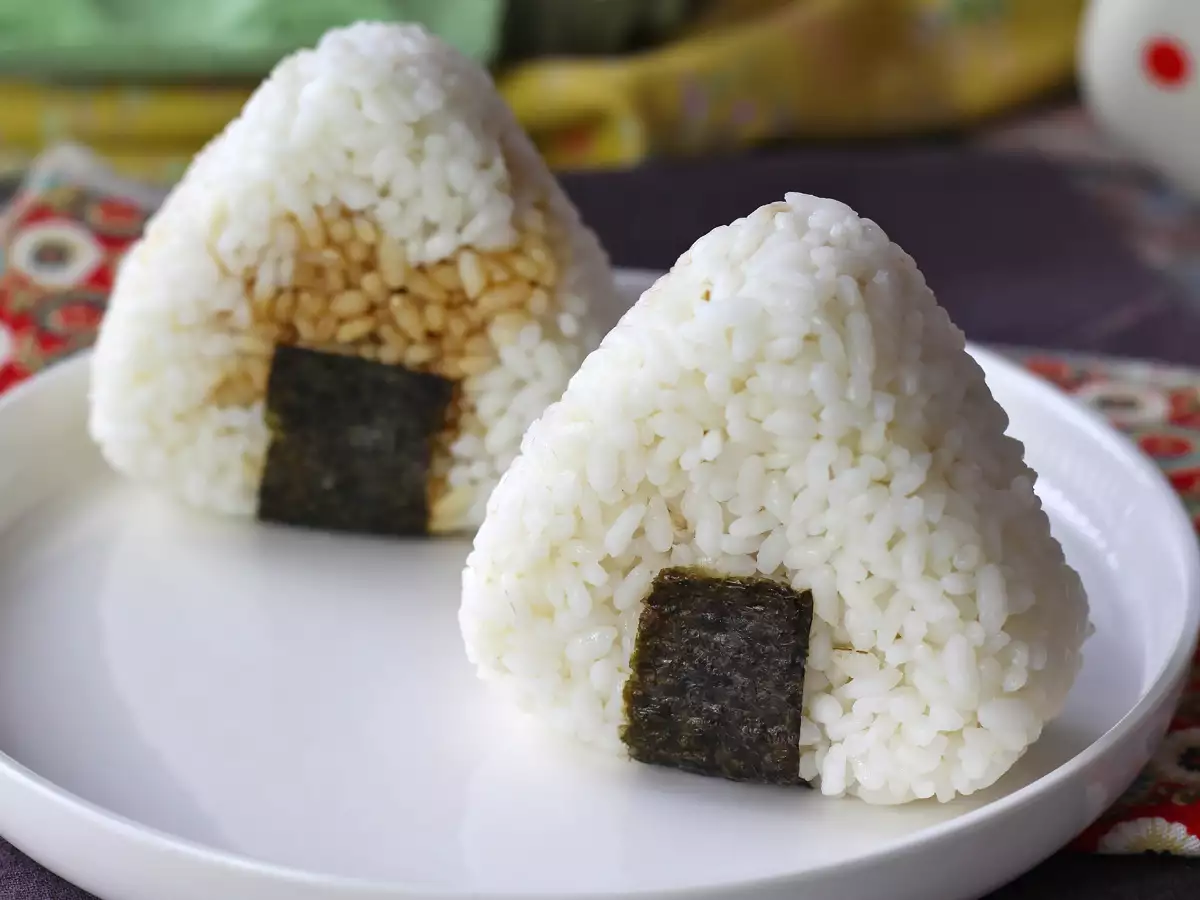 Onigiri com gemas de ovo curadas no molho de soja - foto 5