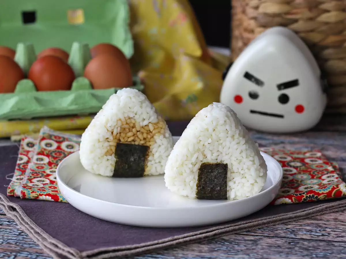 Onigiri com gemas de ovo curadas no molho de soja - foto 7