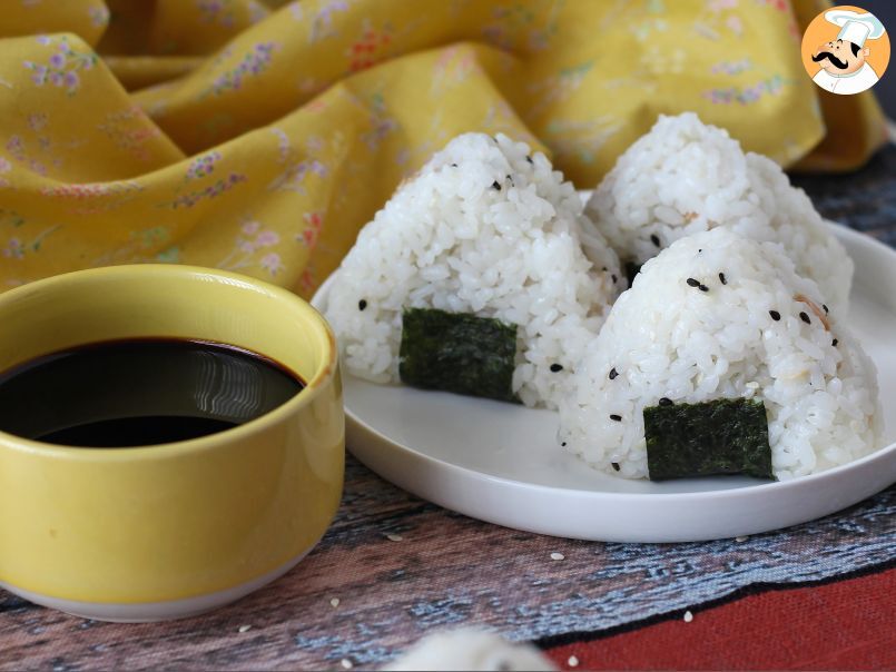 Onigiri de atum, o pequeno sanduíche triangular de arroz japonês - おにぎり - foto 3