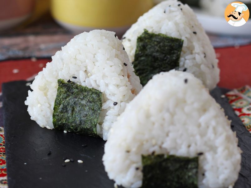 Onigiri de atum, o pequeno sanduíche triangular de arroz japonês - おにぎり - foto 6