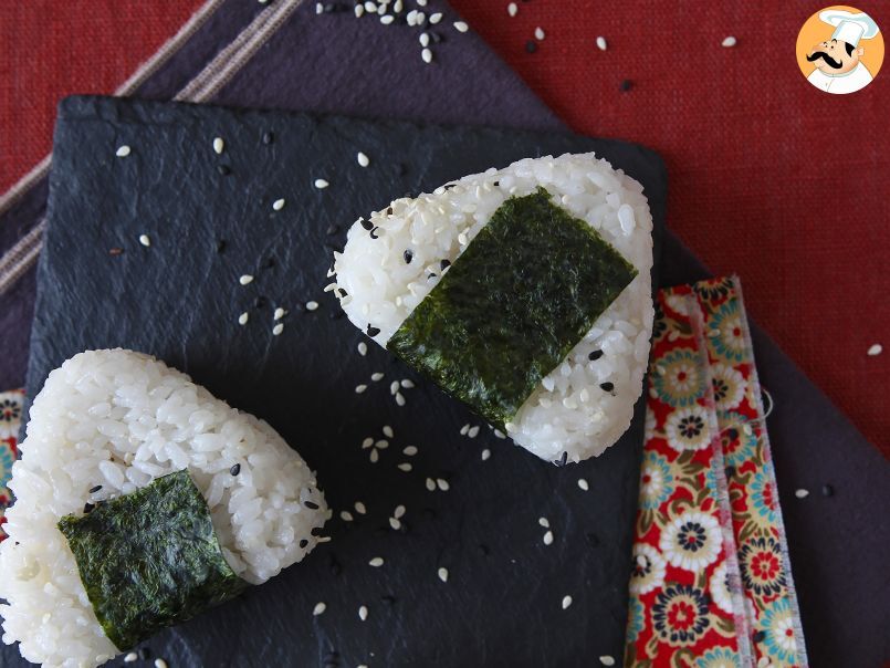 Onigiri de atum, o pequeno sanduíche triangular de arroz japonês - おにぎり - foto 9