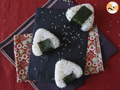 Onigiri de atum, o pequeno sanduíche triangular de arroz japonês - おにぎり - foto 5