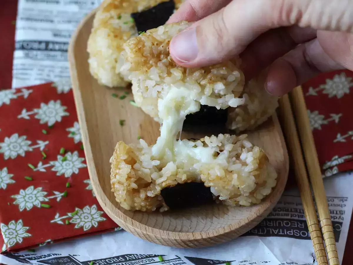 Onigiri grelhados recheados com queijo derretido: vocês vão devorá-los! - foto 2