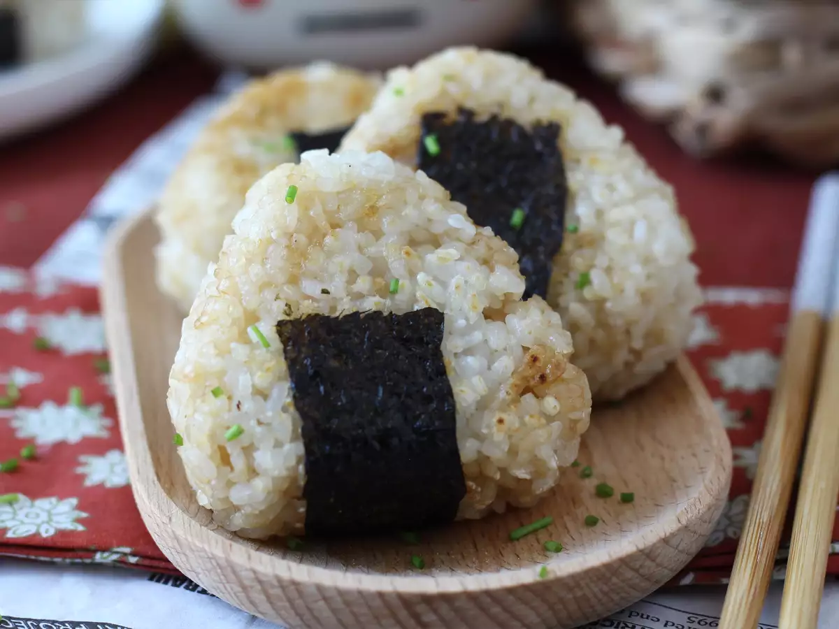 Onigiri grelhados recheados com queijo derretido: vocês vão devorá-los! - foto 3
