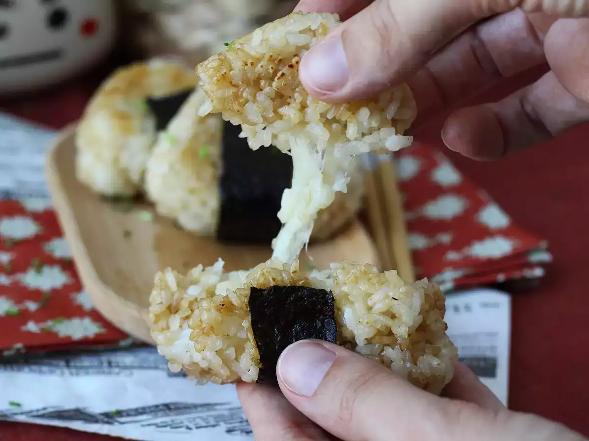 Onigiri grelhados recheados com queijo derretido: vocês vão devorá-los! - foto 4