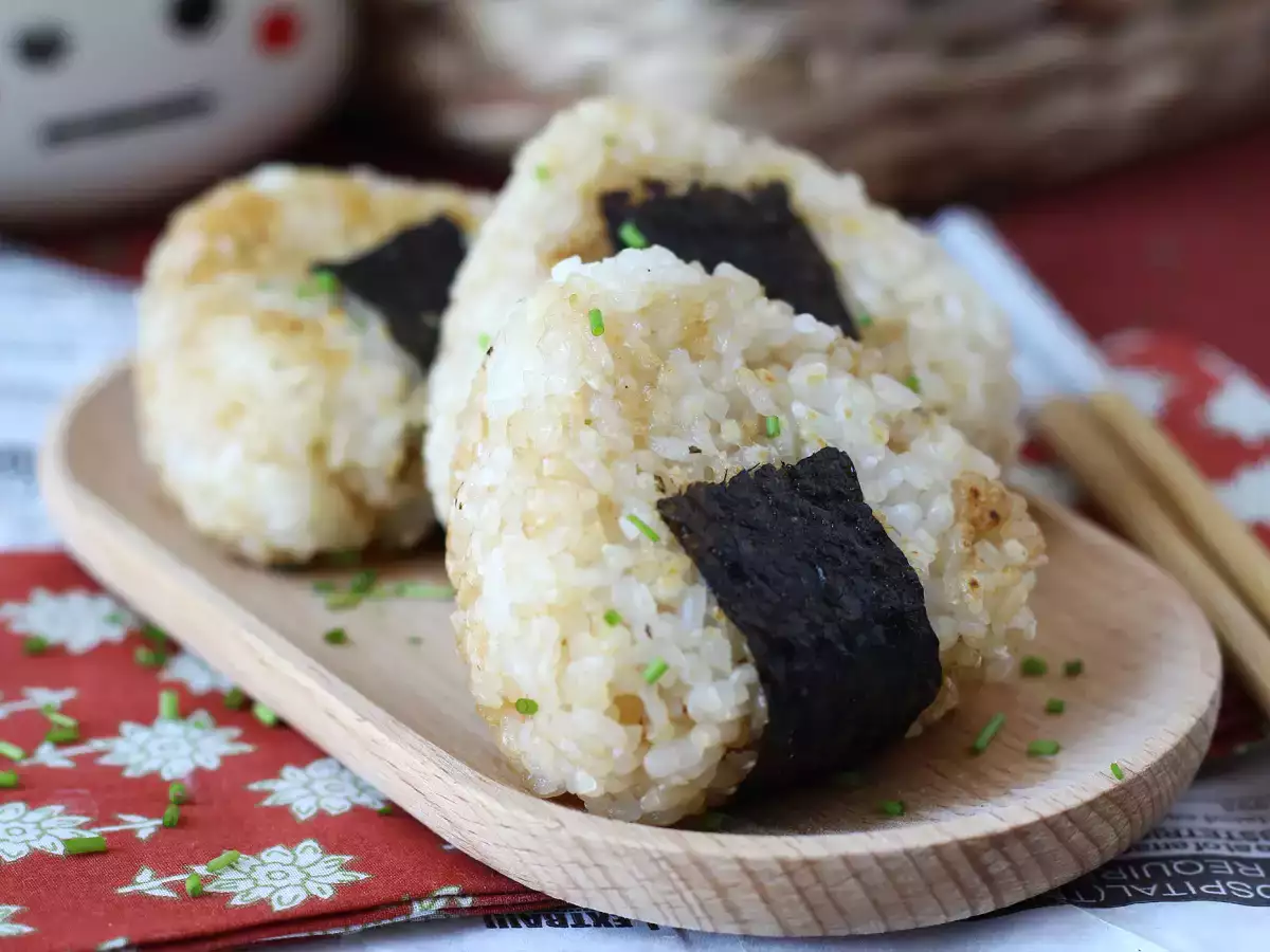 Onigiri grelhados recheados com queijo derretido: vocês vão devorá-los! - foto 7