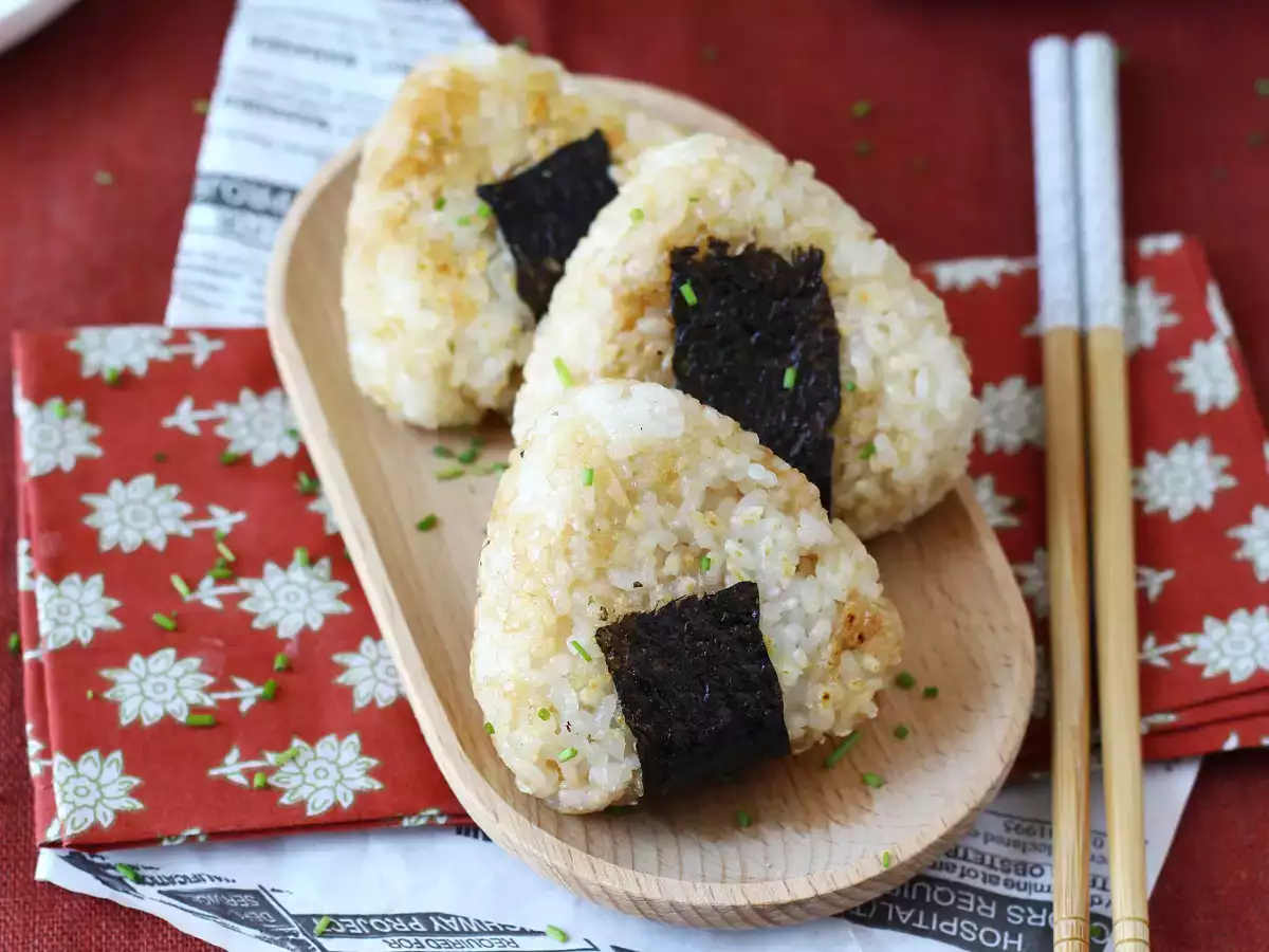 Onigiri grelhados recheados com queijo derretido: vocês vão devorá-los! - foto 9