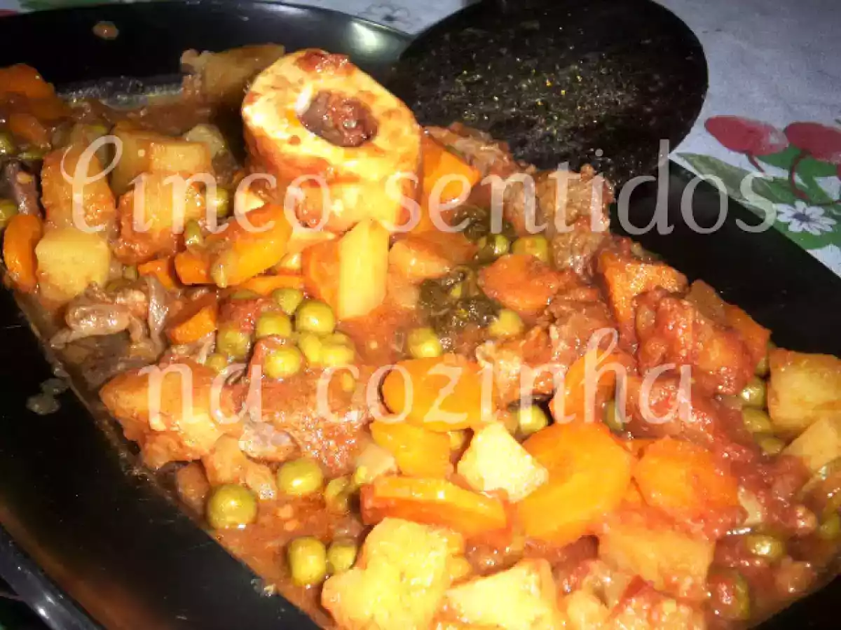 Ossobuco estufado com jardineira de legumes