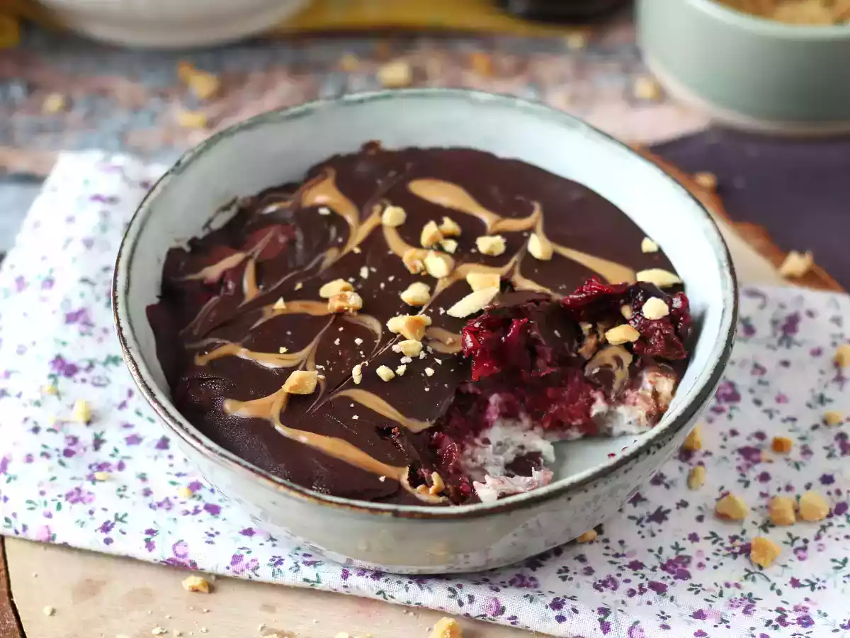 Overnight oat de frutas vermelhas e chocolate, a explosão de sabor para começar o seu dia!