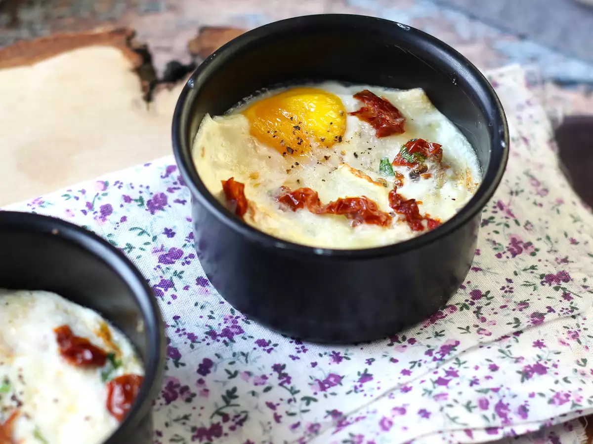 Ovo com queijo de cabra e tomate seco na Air Fryer! - foto 2