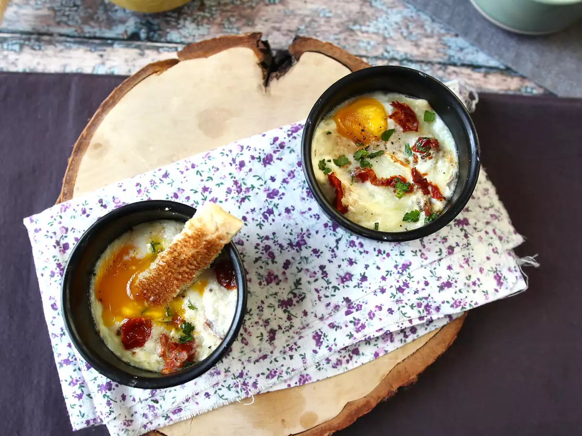 Ovo com queijo de cabra e tomate seco na Air Fryer! - foto 5