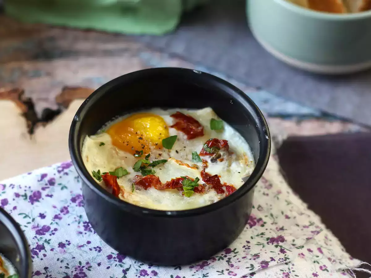 Ovo com queijo de cabra e tomate seco na Air Fryer! - foto 6