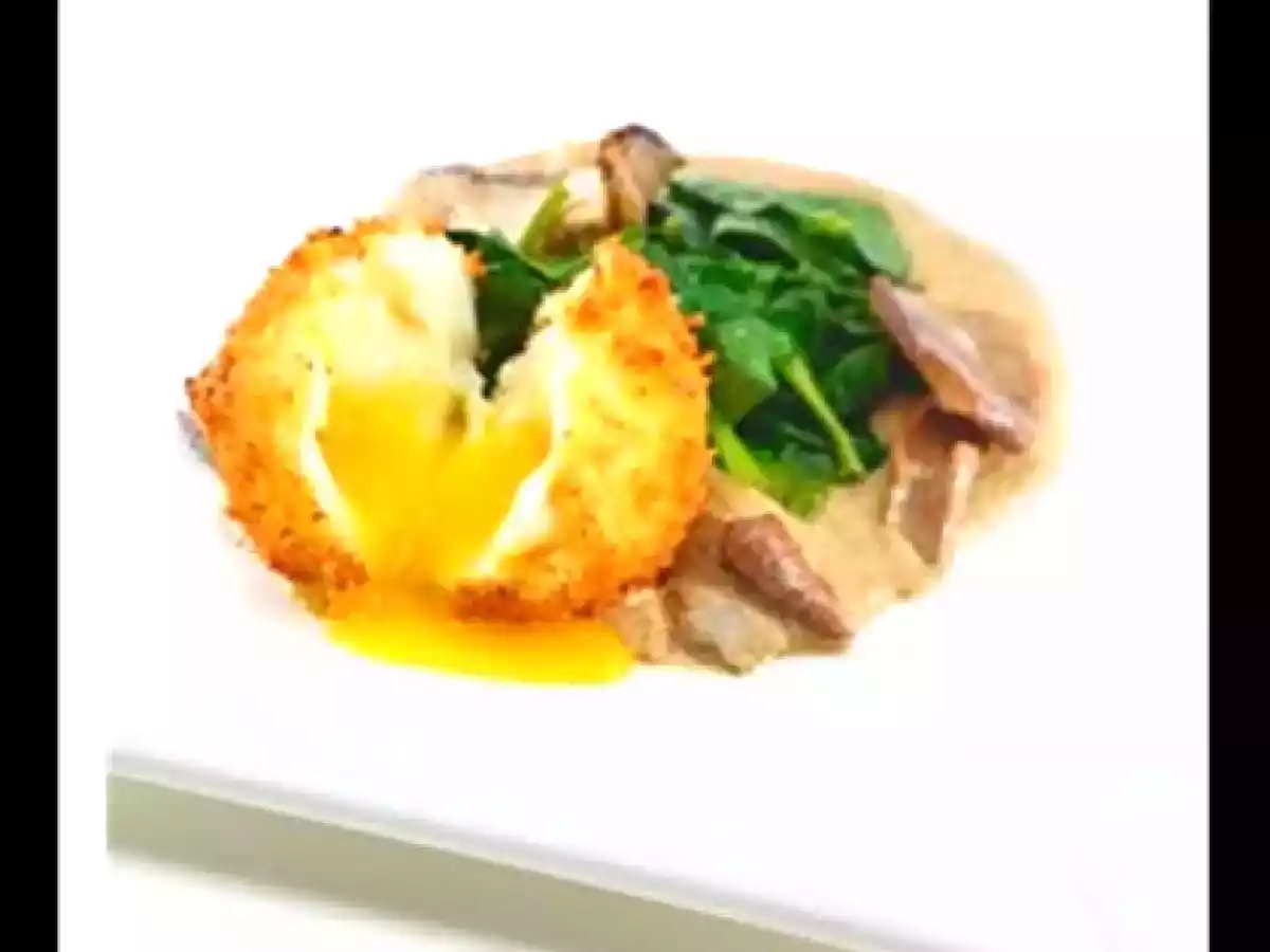 Ovo mollet com mix de cogumelos, cream cheese e espinafre fresco ao alho