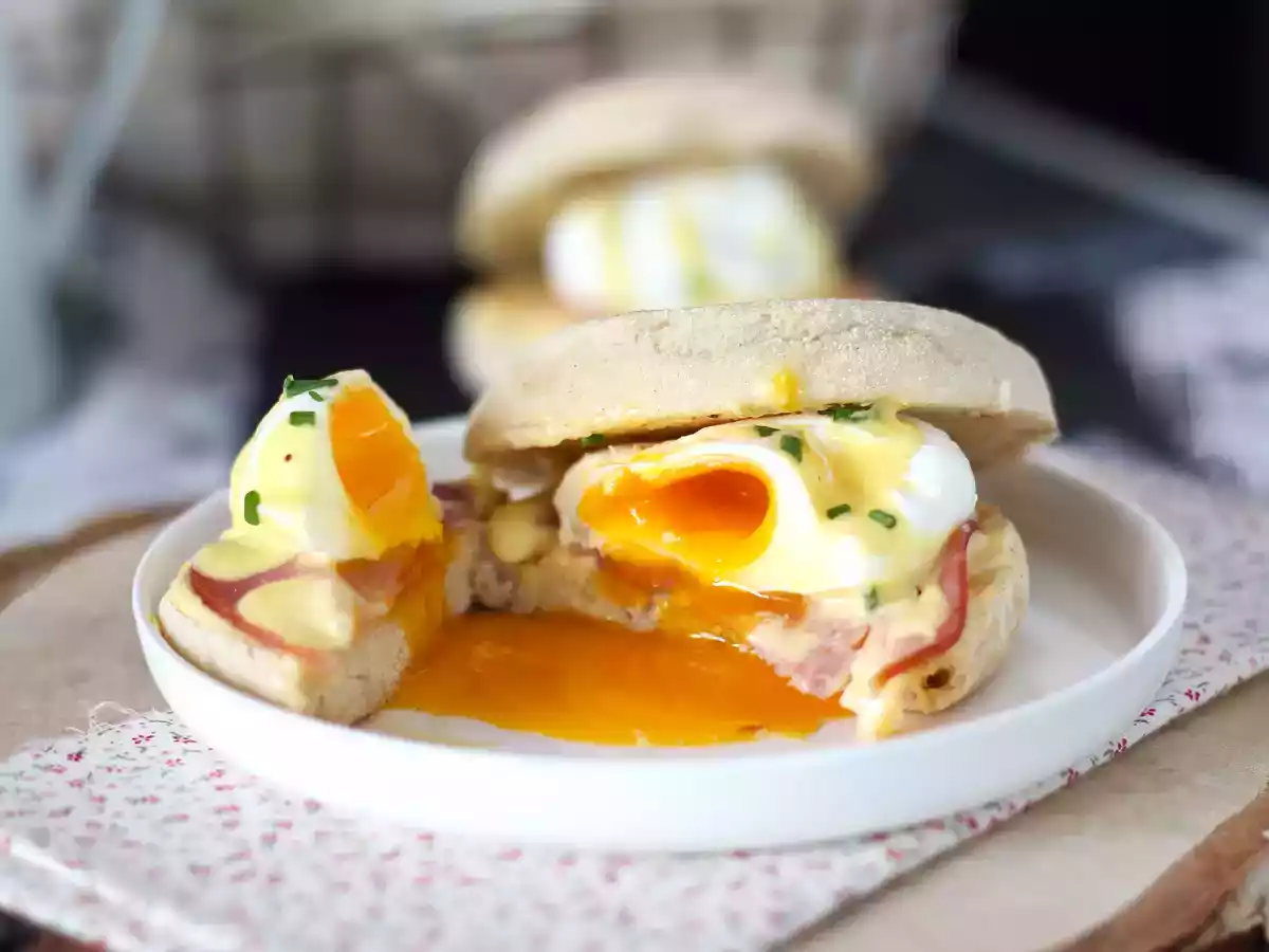 Ovos benedict (ovos beneditinos): a famosa receita dos filmes servidos no café da manhã - foto 2