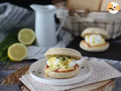 Ovos benedict (ovos beneditinos): a famosa receita dos filmes servidos no café da manhã